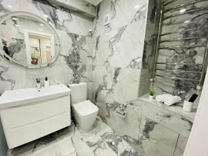 Ένα μπάνιο στο Apartament new Chișinău +53 φωτογραφίες