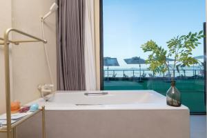 Φωτογραφία από το άλμπουμ του DreamHouse梦想家湖景民宿 στο Σουτσόου