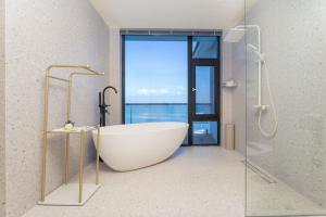 Koupelna v ubytování DreamHouse梦想家湖景民宿 + 37 fotografií
