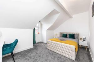 Postel nebo postele na pokoji v ubytování 5-Bed Property Near Leeds City Center