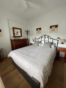 a bedroom with a large bed with a white comforter at Vivienda vacacional Josver in Benicàssim