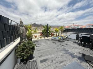 a balcony with a table and chairs on a building at Abades confort & luxury in Abades
