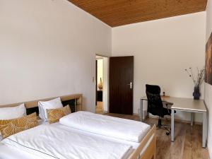 Up Residences客房内的一张或多张床位