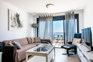 Afbeelding uit fotogalerij van Apartamentos & SPA Torres de San Juan in Nerja +152 foto's