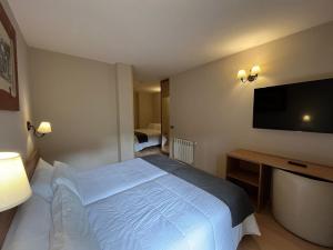Hotel Segle XX客房内的一张或多张床位
