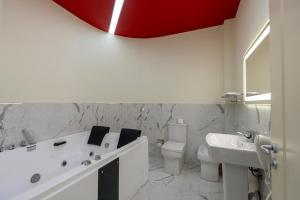 Alko Hotel Shkoder的一间浴室