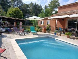 Bazén v ubytování Chambre(s) d'hôte chez Mam's nebo v jeho okolí