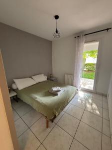 a bedroom with a bed and a window at Maison a Socoa in Urrugne