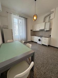 Kuchyň nebo kuchyňský kout v ubytování Savona Casa Centro vicino Mare