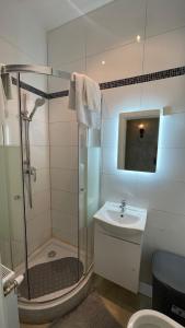 a bathroom with a shower and a sink at Inter20 in Vienna +20 photos