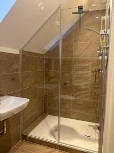 Et badeværelse på Gemütliche Ferienwohnung mit eigenem Eingang am Speldorfer Wald