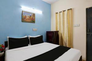 Postel nebo postele na pokoji v ubytování Super Hotel O Malviya Nagar Inn