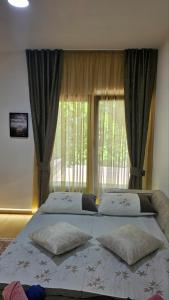 een groot bed in een slaapkamer met een raam bij Luxury Family Villa on Neretva - Private Pool - Vila Kuća Mira in Konjic +100 foto's