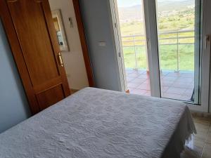 Ein Bett oder Betten in einem Zimmer der Unterkunft Ada Neptuno Apartamento, Aire acondicionado, WiFi, Piscinas, Parking