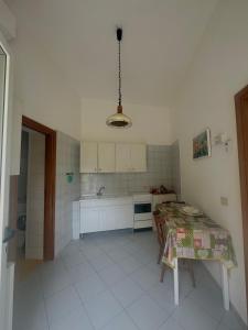 Kuchyň nebo kuchyňský kout v ubytování FM Apartaments Forio