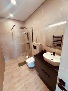 Ένα μπάνιο στο Pool Resort Takas į jūrą Kunigiškės