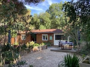 Zahrada ubytování Chalet plein de charme au calme près de st tropez