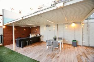 Imagen de la galería de אירופה בוטיק כנרת - דירת 4 חדרי שינה עם מטבח חיצוני ונוף לכנרת, en Tiberíades