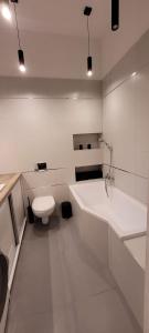 Ένα μπάνιο στο Apartament Magnolia
