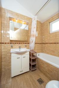 Um banheiro em Apartmani Becici