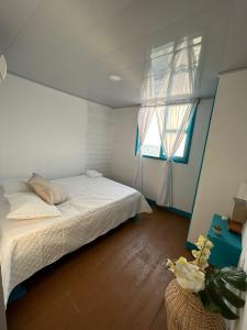 Una cama o camas en una habitación de Cabañas Palos Locos