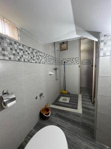 Ένα μπάνιο στο Bedroom 2 beds