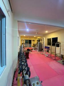 Fitness centrum a/nebo fitness zařízení v ubytování Breezebay Pool hotel