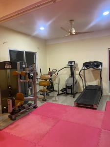 Fitness centrum a/nebo fitness zařízení v ubytování Breezebay Pool hotel