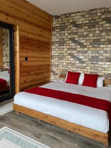 En eller flere senge i et værelse på relax dağ evleri king oda