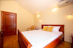 Cama ou camas em um quarto em Apartmani Becici