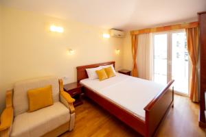 Cama ou camas em um quarto em Apartmani Becici