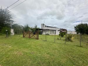 Vườn quanh HERMOSA CASA 2 DORMITORIOS EN POTRERO DE GARAY