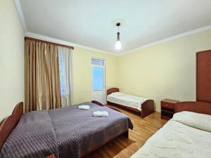 Postel nebo postele na pokoji v ubytování Tsemi Forest ცემი