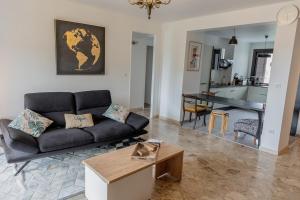 a living room with a couch and a table at Sagone Appartement T3 in Coggia