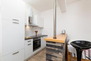 Kuchyň nebo kuchyňský kout v ubytování Apartments Snjezana by El-Pi Tours