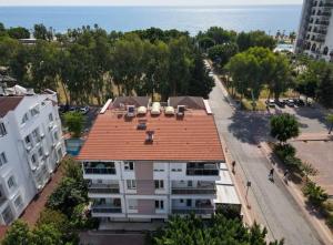 an aerial view of a building with a red roof at Konyaaltı gürsu denize sıfır sahilde full eşyalı lüks daire in Antalya
