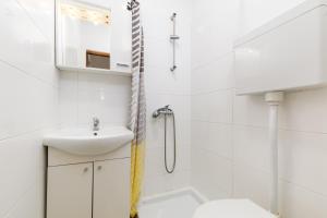 Koupelna v ubytování Apartments Snjezana by El-Pi Tours + 37 fotografií