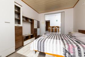 Postel nebo postele na pokoji v ubytování Apartments Snjezana by El-Pi Tours