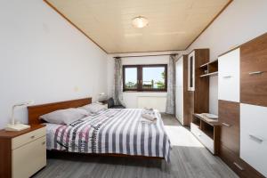 Postel nebo postele na pokoji v ubytování Apartments Snjezana by El-Pi Tours