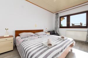 Postel nebo postele na pokoji v ubytování Apartments Snjezana by El-Pi Tours