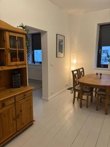 Et tv og/eller underholdning på Gemütliche Ferienwohnung mit eigenem Eingang am Speldorfer Wald