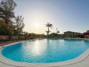 a large pool with blue water in a resort at Stunning Villa in Meloneras, Maspalomas in Maspalomas +50 photos