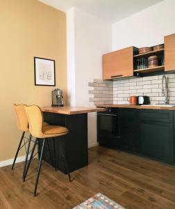 Nhà bếp/bếp nhỏ tại Cozy and colorful apartment in Plovdiv Center