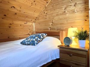 Ένα ή περισσότερα κρεβάτια σε δωμάτιο στο REWAL domek do wynajęcia