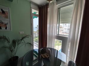 Fotografia z galérie ubytovania M1 403 Frontal al Mar Vistas Terraza y Wifi v destinácii Benalmádena