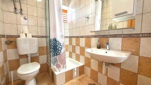 Koupelna v ubytování Apartments Bala + 98 fotografií