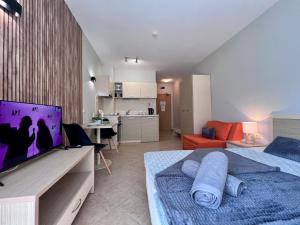 O bucătărie sau chicinetă la Apartament Royal Sun Romantic - 5 min to the beach