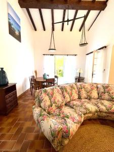 a living room with a couch and a table at Le Fagneton - Seaview Villa Cote d'Azur in Roquebrune-sur-Argens