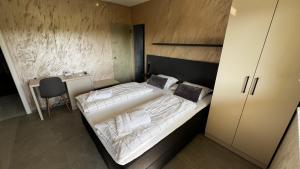 Una cama o camas en una habitación de Apartmani Mamić