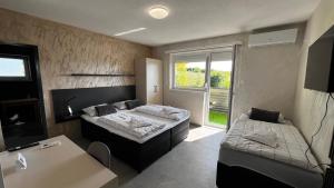 Una cama o camas en una habitación de Apartmani Mamić